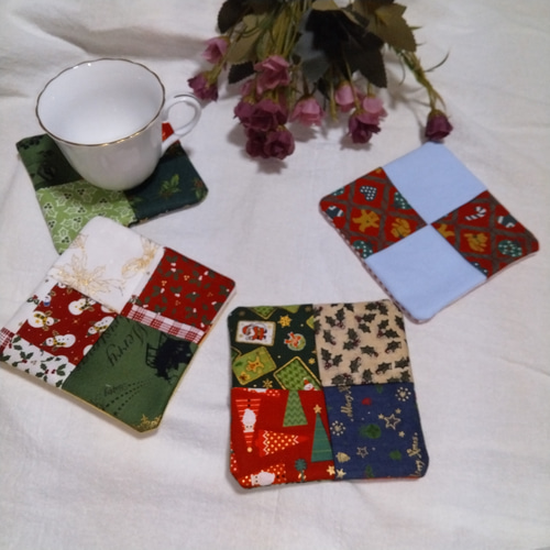クリスマス柄＊コースター4枚セット＊パッチワーク＊ハンドメイド