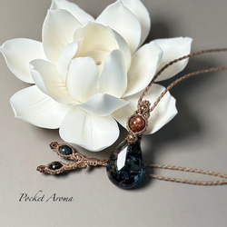 蒼想』ラブラドライトとカイヤナイトのマクラメペンダント