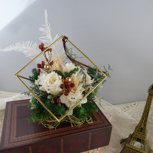 白バラのクリスマスアレンジ（ハンギング） プリザーブドフラワー 唐沢