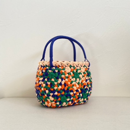 オーダー専用 クラフトバンド花結び かごバッグ 🌸ちょうど良いサイズの花結びバッグが出来ました🌸 Netflix観