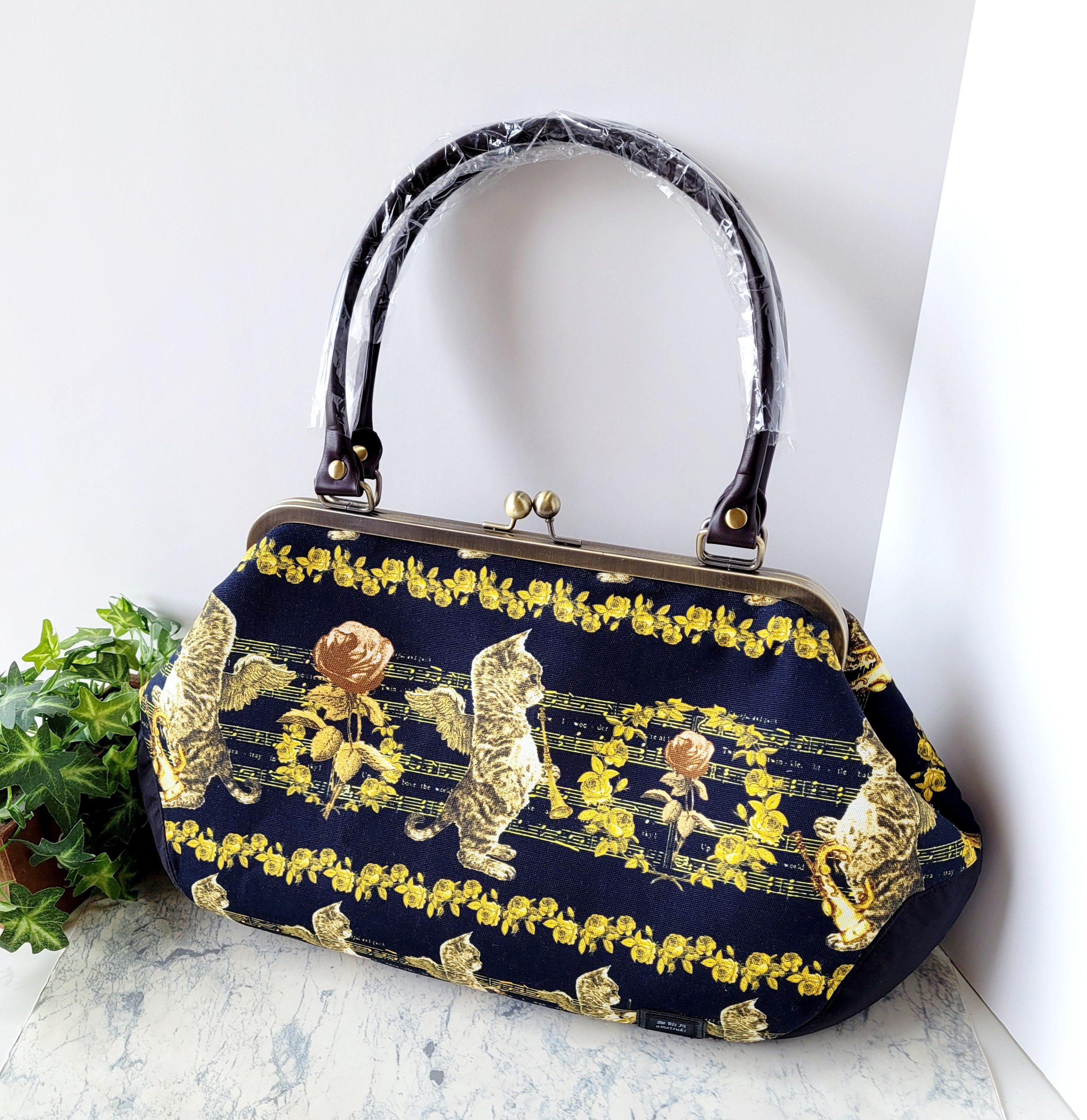 天使猫さんのボストンバッグ(ファスナーポケット)chestnut-Shapeシリーズ