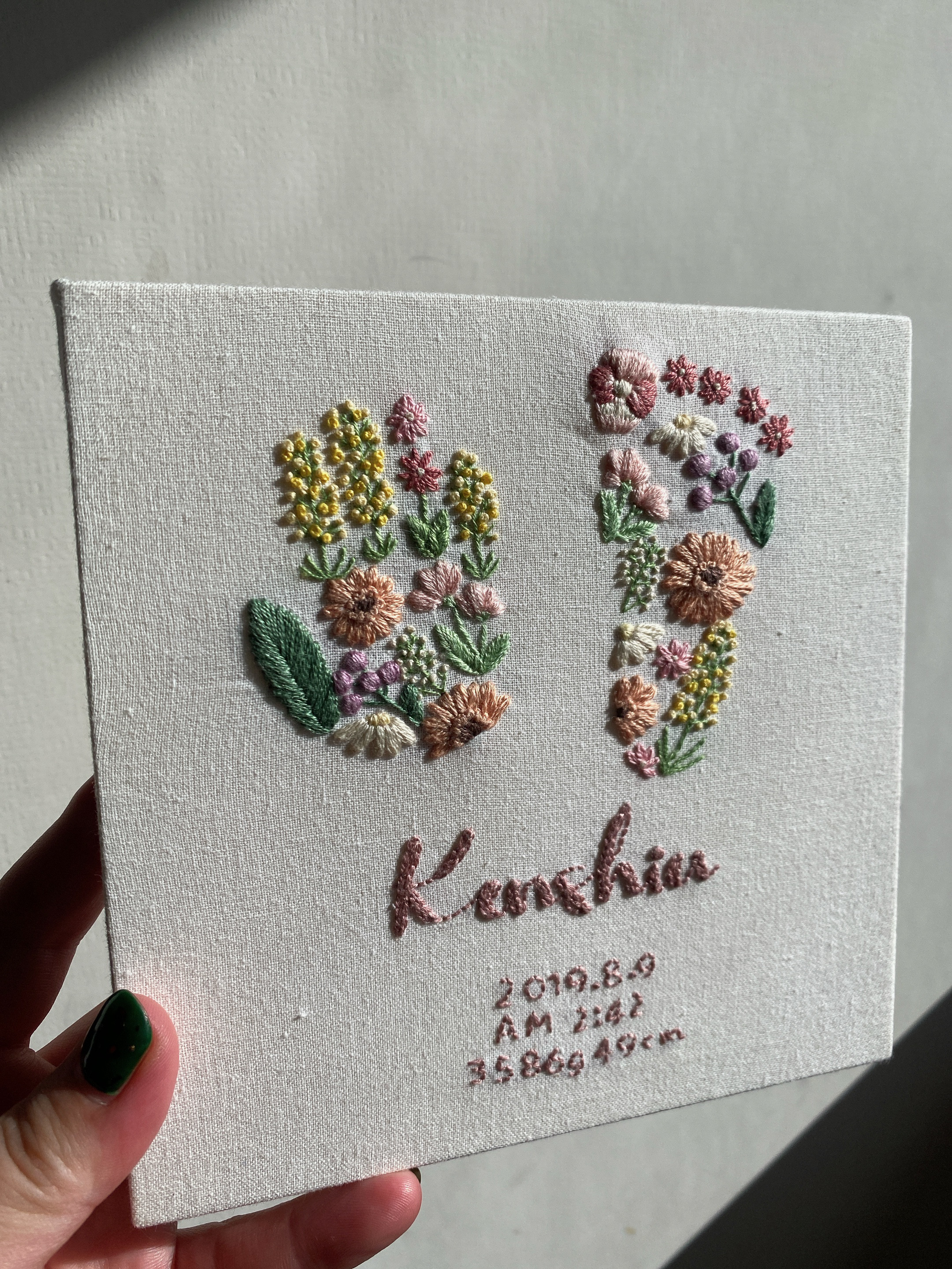 baby刺繍『春のお花畑』/刺繍/命名書/出産祝い/刺繍ボード/バースボード/お花の刺繍/オーダーメイド