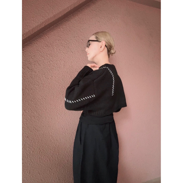 RATA 原創針織❤️精緻平衡的短針織❤️獨特的手工縫製❤️黑色 第5張的照片