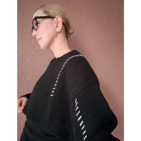 RATA 原創針織❤️精緻平衡的短針織❤️獨特的手工縫製❤️黑色 第1張的照片