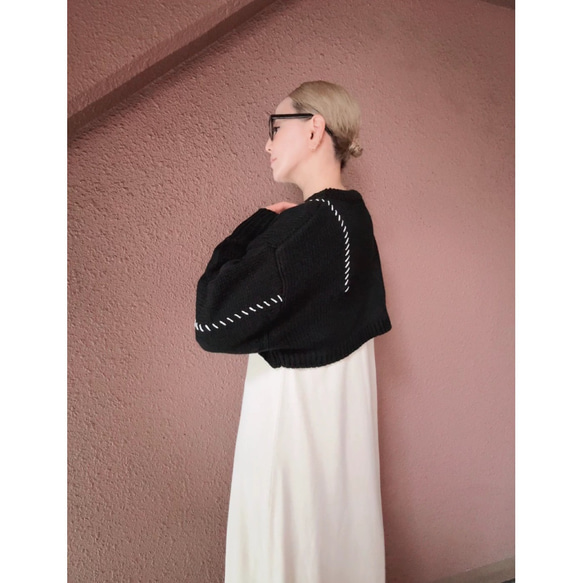 RATA 原創針織❤️精緻平衡的短針織❤️獨特的手工縫製❤️黑色 第4張的照片