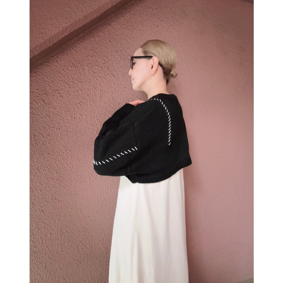 RATA 原創針織❤️精緻平衡的短針織❤️獨特的手工縫製❤️黑色 第11張的照片