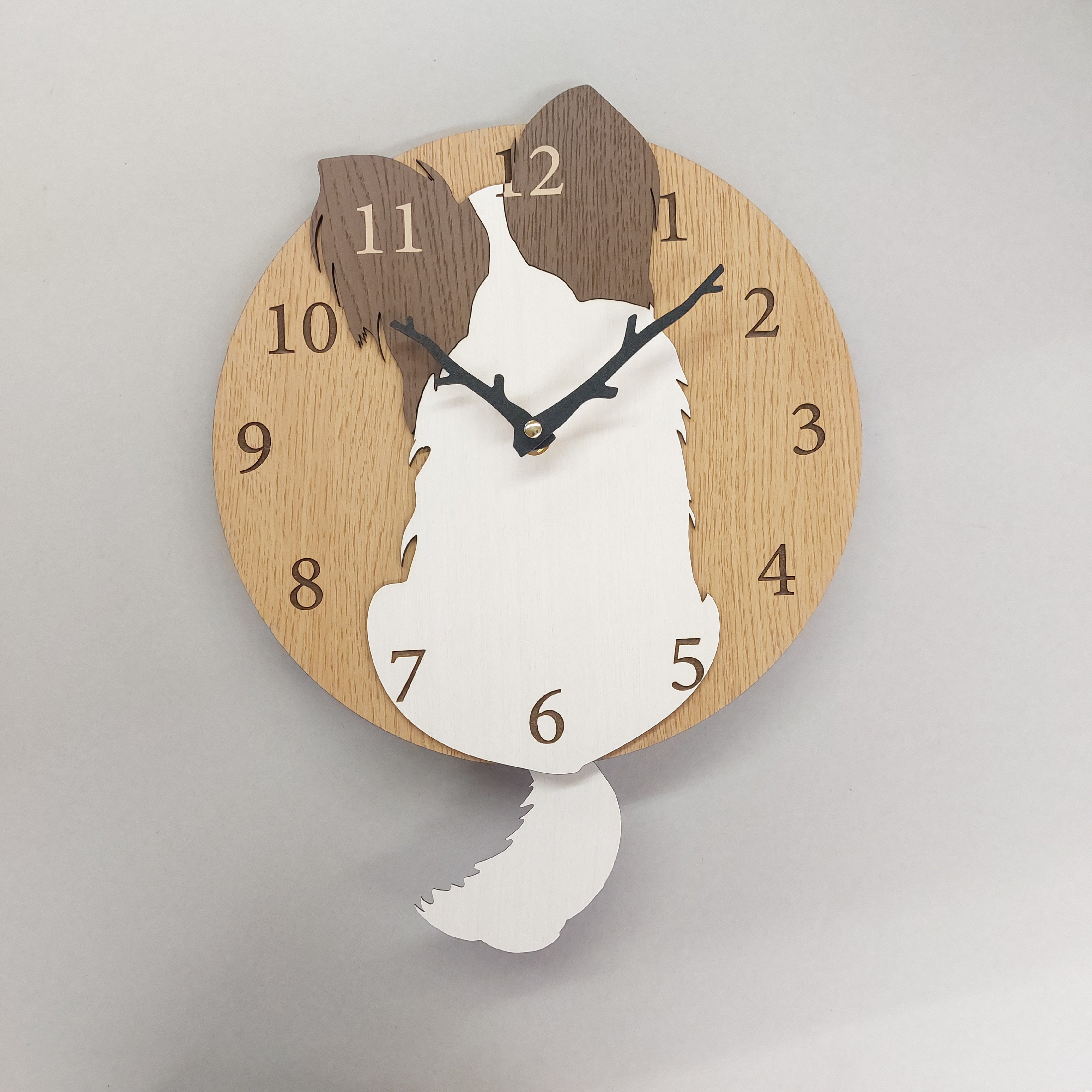 【期間限定値下げ3000円引き】【静音タイプに変更可】名入れ・文字入れ　しっぽが振り子　掛け時計 　パピヨン　耳茶色