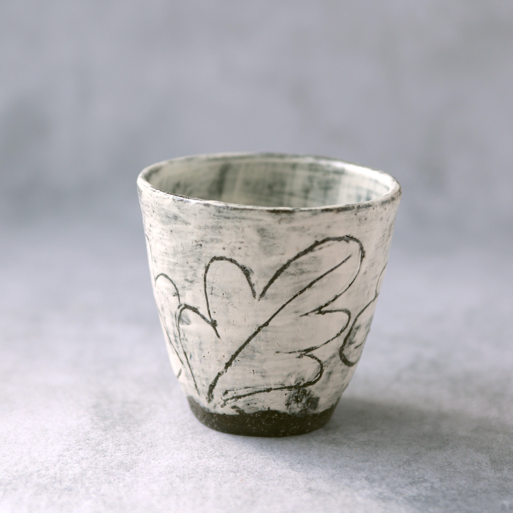 手作り陶器湯呑み「白掛け飴釉仕上げ」P92 手作り陶器湯呑み「白掛け飴釉仕上げ」P92 手作り陶器湯呑み「白