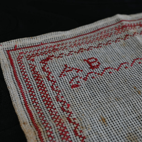 アンティーク クロスステッチのサンプラー 縁取り 生地 アンティーク