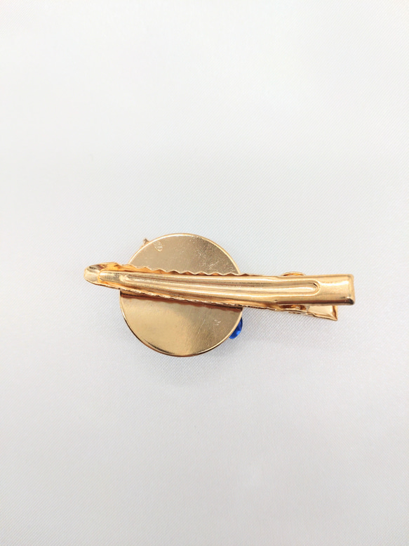 ブルーの薔薇と蝶々のミニヘアクリップ 2枚目の画像