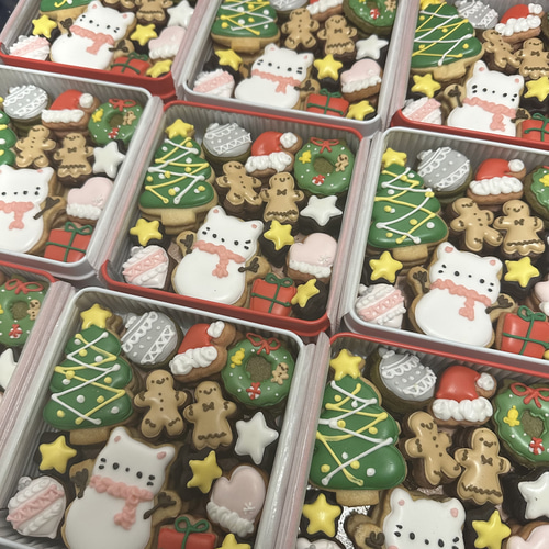 23日または24日発送 ＊ ねこだるまと雪だるま＊クリスマスクッキー缶