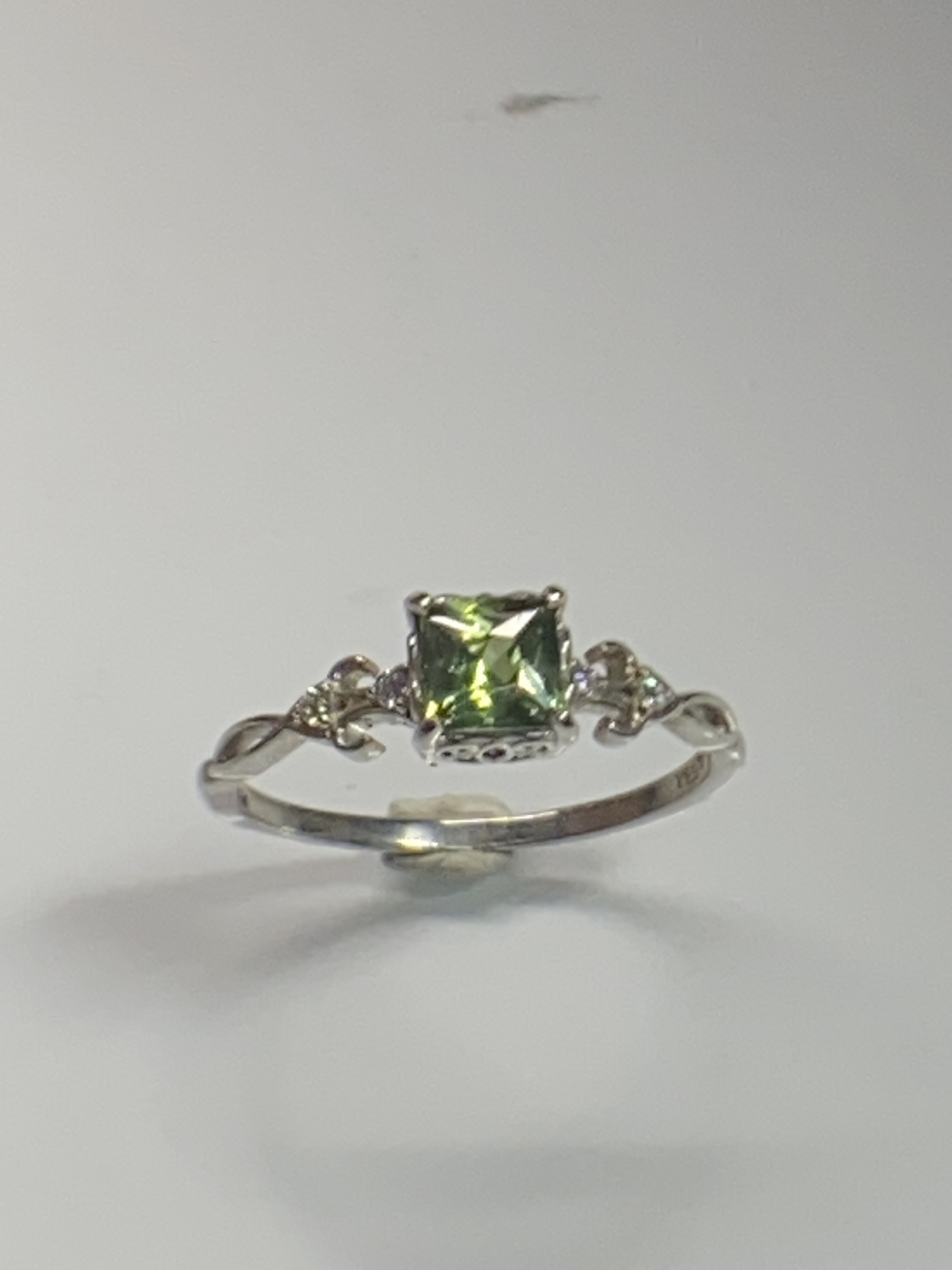 グリーンジルコンシルバーリング0.594ctGreen Zircon 指輪
