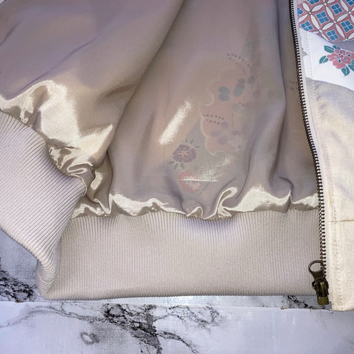 ユニセックス着物リメイクブルゾン 扇子柄 - Mサイズ 和柄 日本製 一点