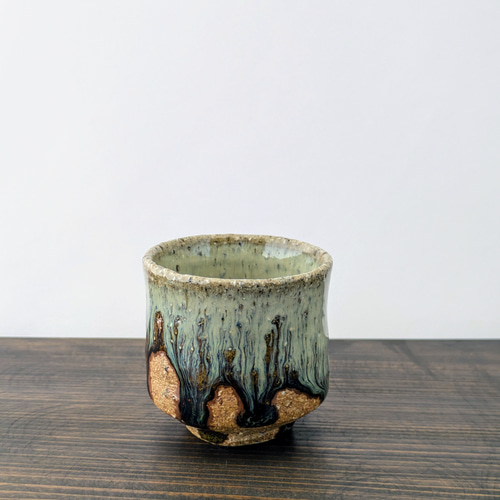 山田錦ぐい呑み(藁灰釉×黒飴釉) おちょこ・ぐい呑み・徳利 東条秋津窯