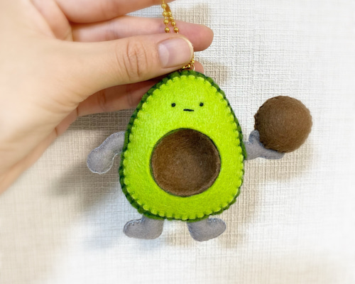 アボカド、種取っときました キーホルダー 6hiyokko6 通販