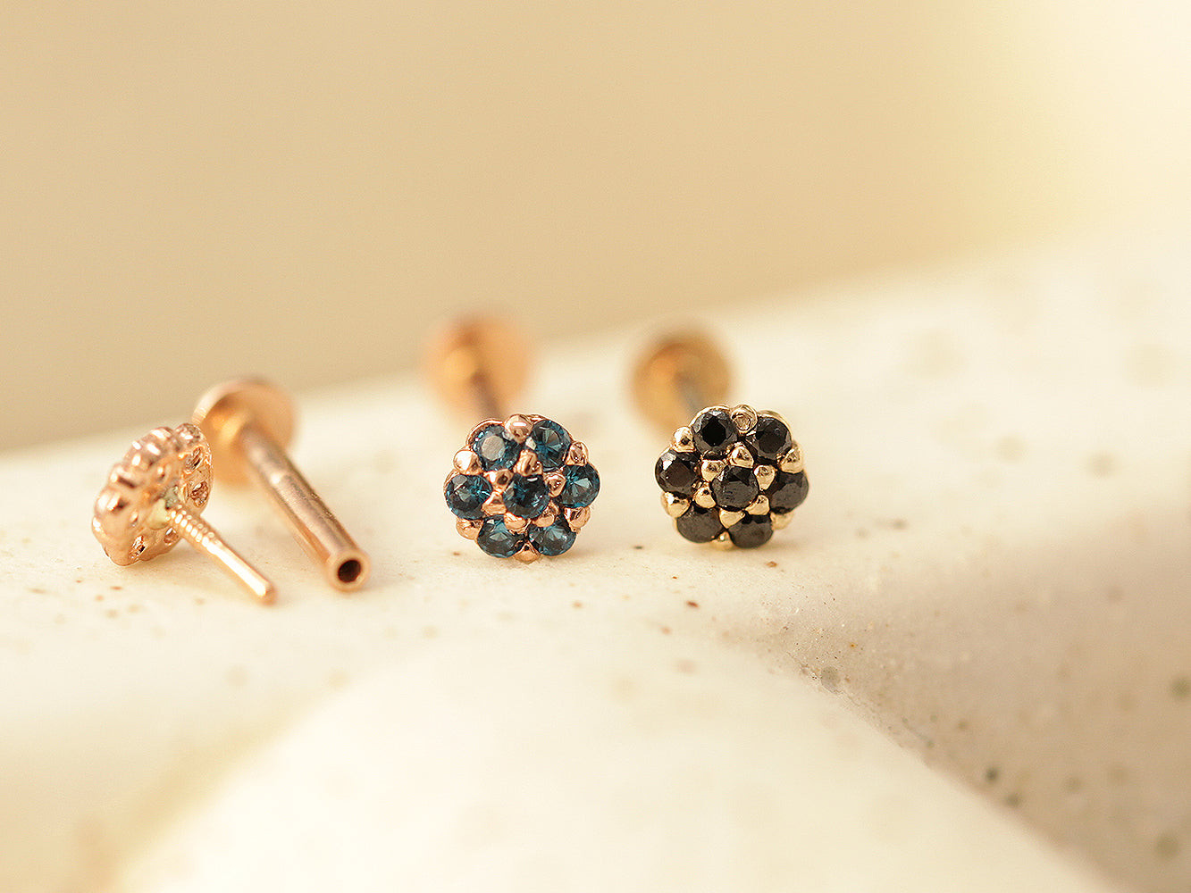 14K金 ゴールド 花 雪片 ヘリックス 軟骨 アンチトラガス アウター インナーコンク イヤリング ピアス ラブレット