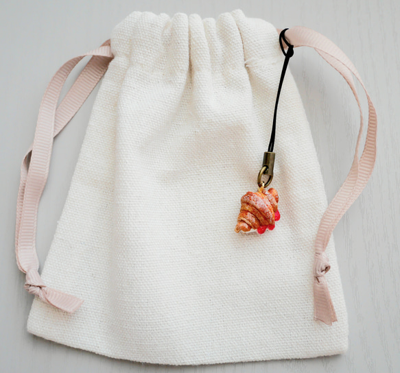 いちごクロワッサン【人気！】♡選べる金具♡ 6枚目の画像