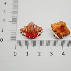 いちごクロワッサン【人気！】♡選べる金具♡ 4枚目の画像