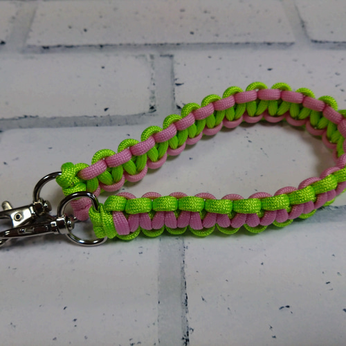 完成品】スマホハンドストラップ☆パラコード☆平編み☆スマホ