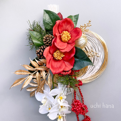 お正月2026☆和モダン 美しい赤椿と胡蝶蘭 金白水引ベースのお正月飾り