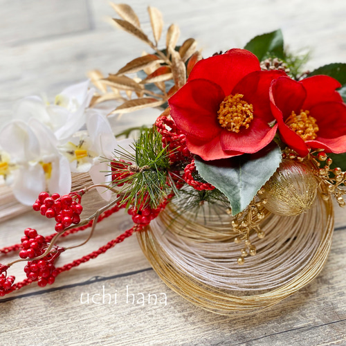 お正月2026☆和モダン 美しい赤椿と胡蝶蘭 金白水引ベースのお正月飾り