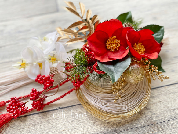 お正月飾り2026 赤い胡蝶蘭 お正月2026☆和モダン 美しい赤椿と胡蝶蘭 金白水引ベースのお正月飾り