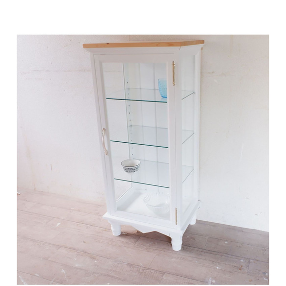 ろくろ脚のガラスキャビネット アーチホワイト×ナチュラル塗装仕上げ