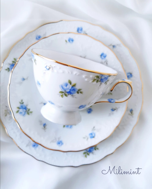 【受注制作】アンティークローズ ティーセット(ブルー)(カップ＆ソーサー1点、プレート1点)ブルーローズ　青薔薇　花柄 2枚目の画像