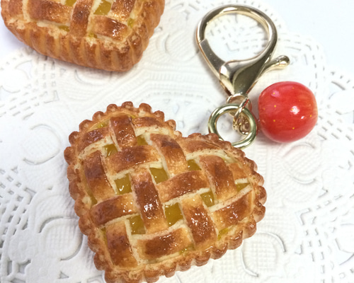 フェイクスイーツ*ハート型アップルパイ・チャーム*ミニチュアフード