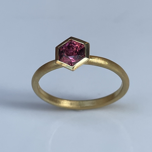 ロードライト ガーネット ヘキサゴンカット0.8ct スタッズ石座