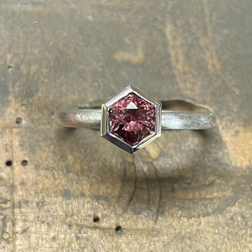 ロードライト ガーネット ヘキサゴンカット0.8ct スタッズ石座