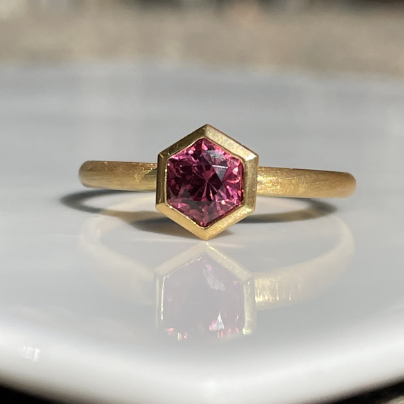 ロードライト ガーネット ヘキサゴンカット0.8ct スタッズ石座 ロードライト ガーネット ヘキサゴンカット0.8ct スタッズ石座