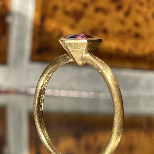 ロードライト ガーネット ヘキサゴンカット0.8ct スタッズ石座