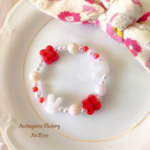 n e n e。♡ ビーズブレスレット B201】《受注製作》うさぎちゃんとお花のブレスレット キッズ