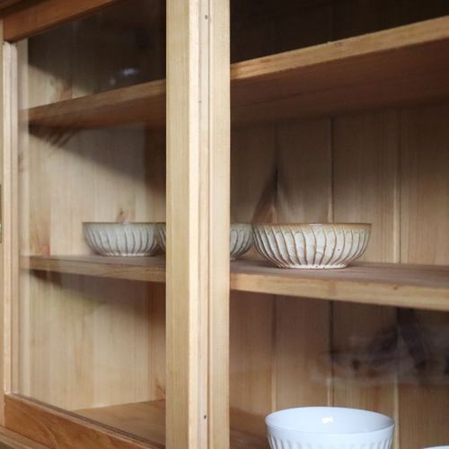 W100 ガラス引き戸の棚。引き違い棚。食器棚。飾り棚。 チェスト