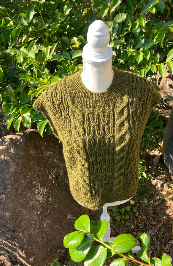 未使用　ウールベスト　手編みベスト　ケーブル編みベスト かんたんかぎ針編み ケーブル模様のベストの編み方 - YouTube