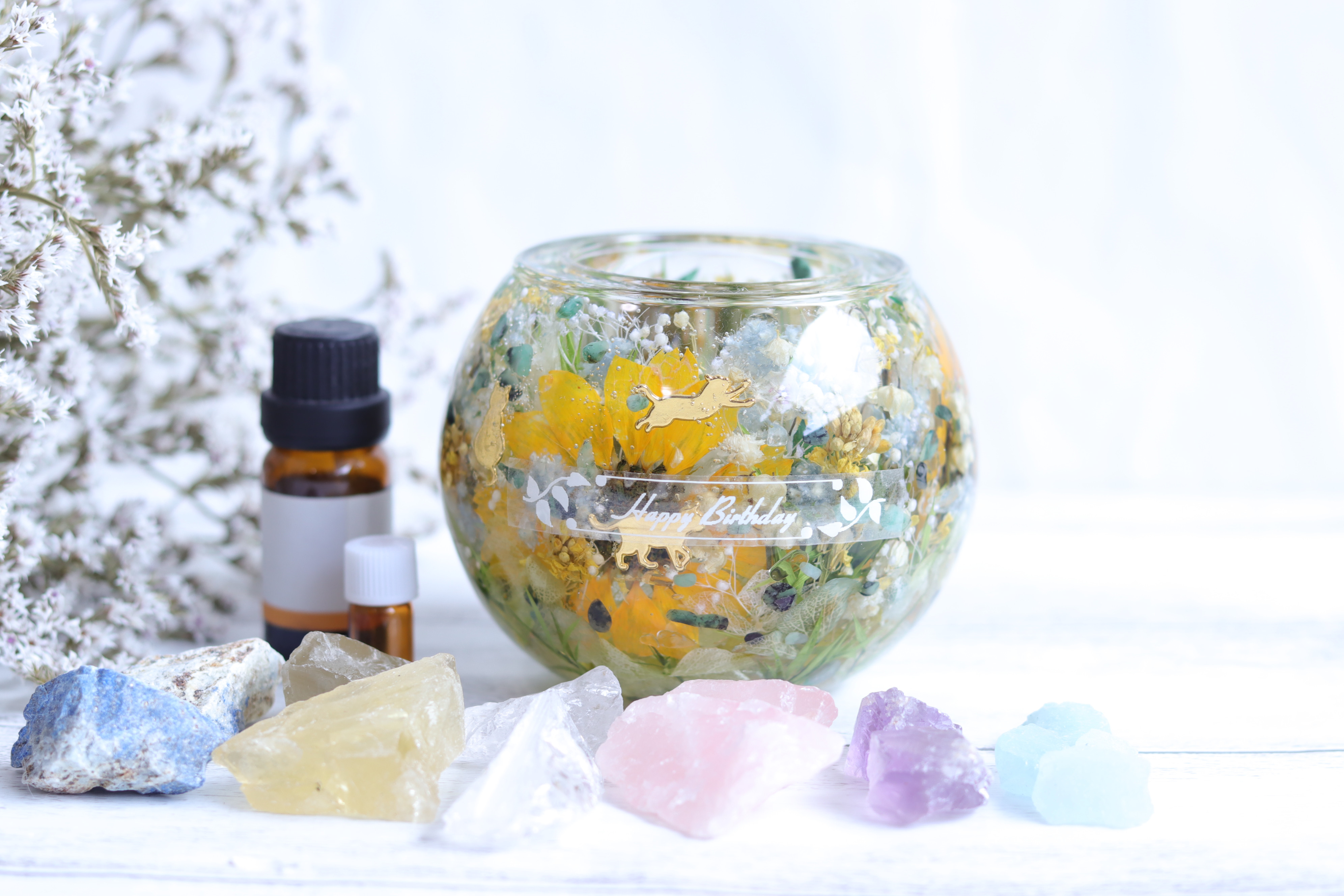 【天然石アロマストーン&ラベル】猫のお散歩～鈴蘭&向日葵とエメラルド&水晶～アロマホルダー＊5月誕生石