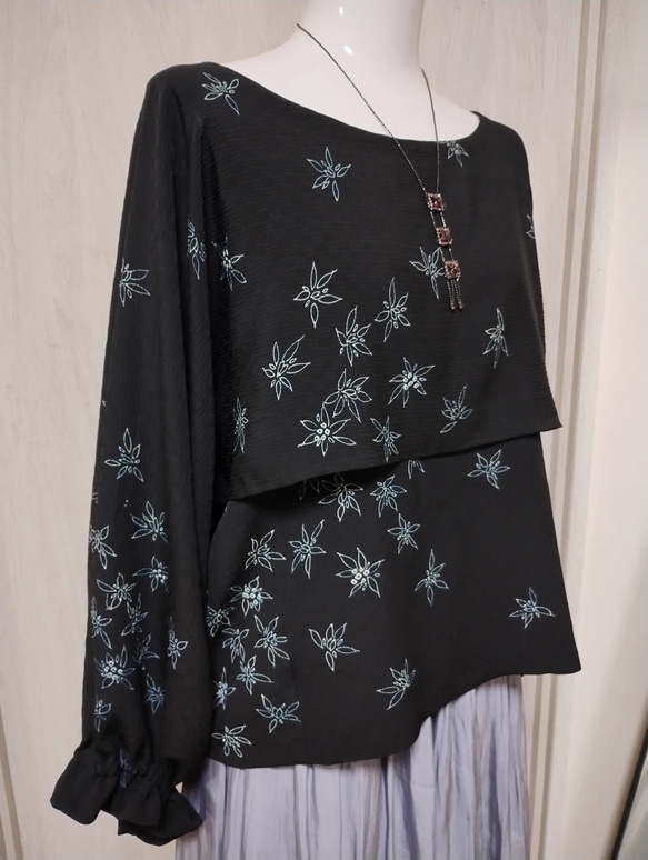 黒地に花柄 レイヤード風ブラウス 重ね着風ブラウス 着物