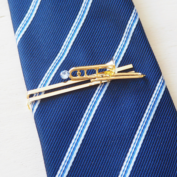 トロンボーンと選べるクリスタルのネクタイピン 1枚目の画像