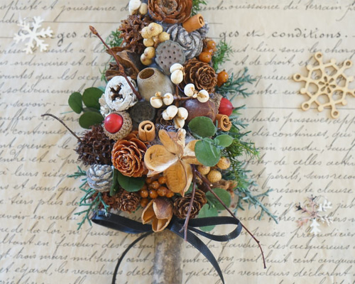 壁掛けクリスマスツリー ～木の実のナチュラルツリー～ ドライフラワー