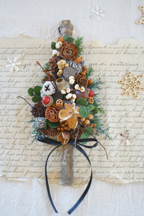 壁掛けクリスマスツリー ～木の実のナチュラルツリー～ ドライフラワー