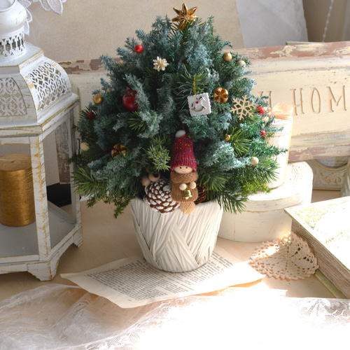 クリスマスベルの鳴るクリスマスツリー・本物のヒムロスギツリー・妖精