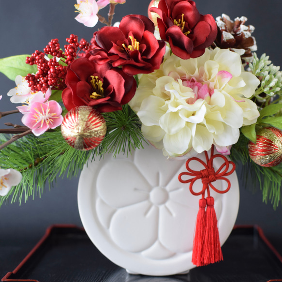 【年内発送可能はあと1つ！】花紋陶器＊梅と椿のお正月アレンジ♪和モダン＊Creema限定 6枚目の画像