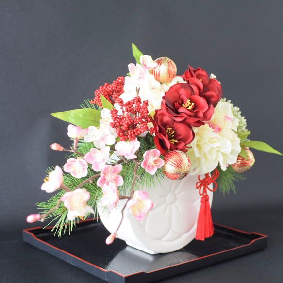 【年内発送可能はあと1つ！】花紋陶器＊梅と椿のお正月アレンジ♪和モダン＊Creema限定 4枚目の画像