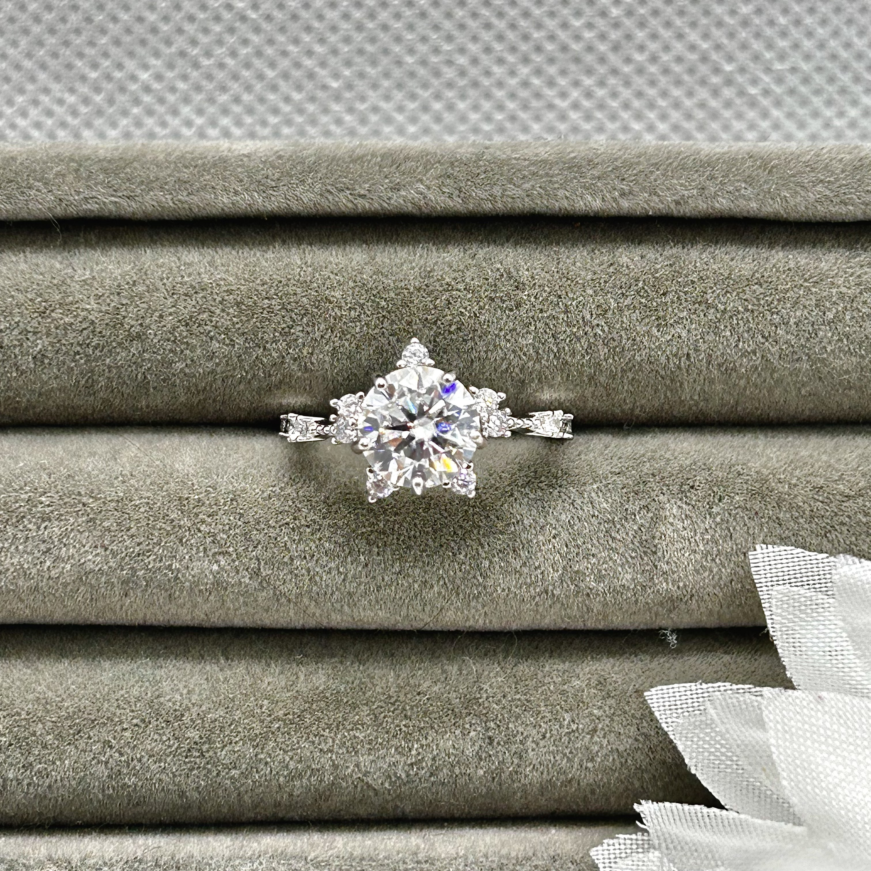 モアサナイト　指輪　2ct　ロシアンカット　ポルトガル　百花　フリーサイズ モアサナイト 指輪 2ct ロシアンカット ポルトガル 百花