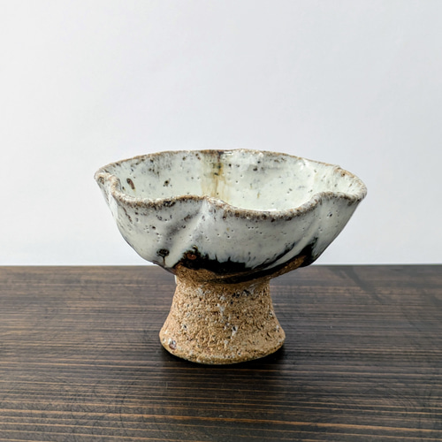 山田錦輪花馬上杯(藁灰釉×黒飴釉) おちょこ・ぐい呑み・徳利 東条秋津