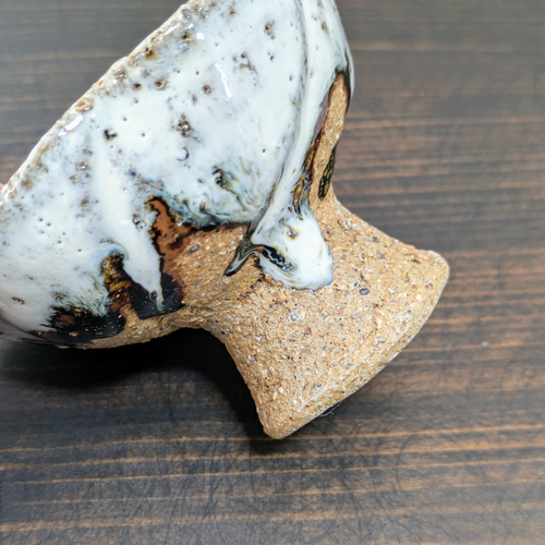 山田錦輪花馬上杯(藁灰釉×黒飴釉) おちょこ・ぐい呑み・徳利 東条秋津