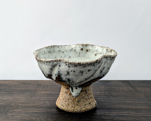 山田錦輪花馬上杯(藁灰釉×黒飴釉) おちょこ・ぐい呑み・徳利 東条秋津