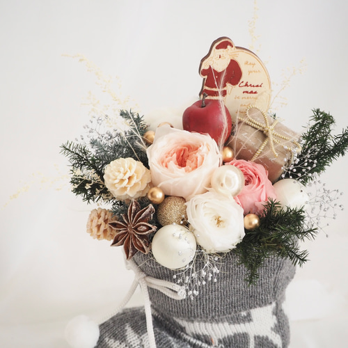 クリスマスのフラワーニットブーツ プリザーブドフラワーアレンジ
