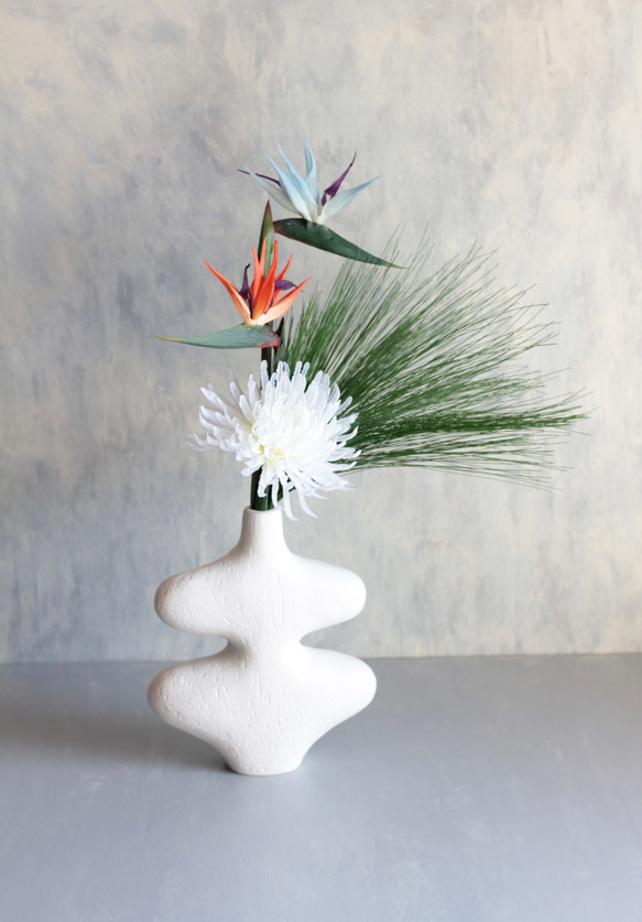 花器付き】2色のストレチアと大王松とマムの和風モダンアレンジ アート